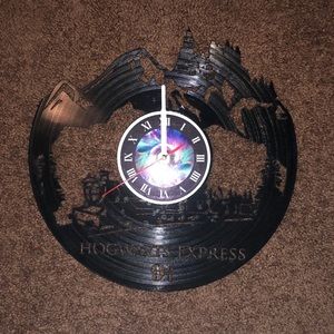 HARRY POTTER/HOGWARTS RECORD CLOCK